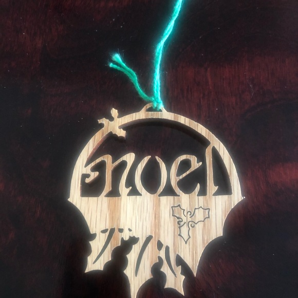 Lot of Five Wooden Christmas Ornaments 🎄 - Picture 6 of 8